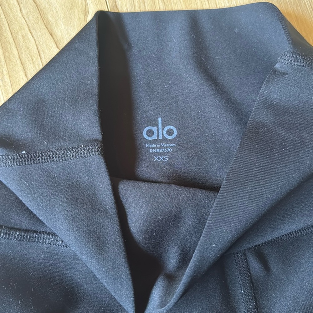 Alo Black Leggings - Picture 4 of 5